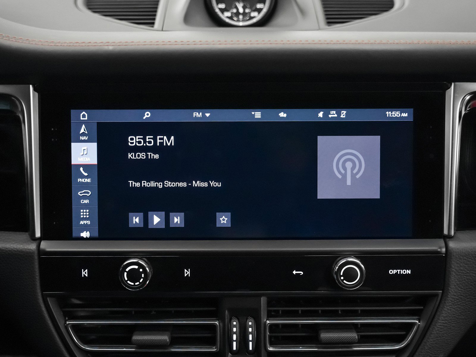 Certified 2024 Porsche Macan image 23