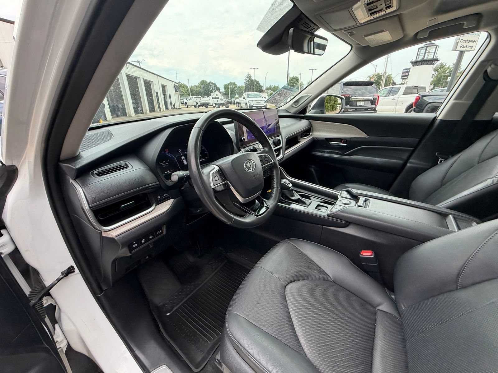 Used 2024 Toyota Grand Highlander AWD Hybrid image 10