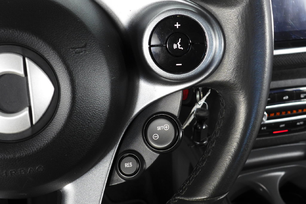 Used 2016 smart fortwo Proxy RWD image 28