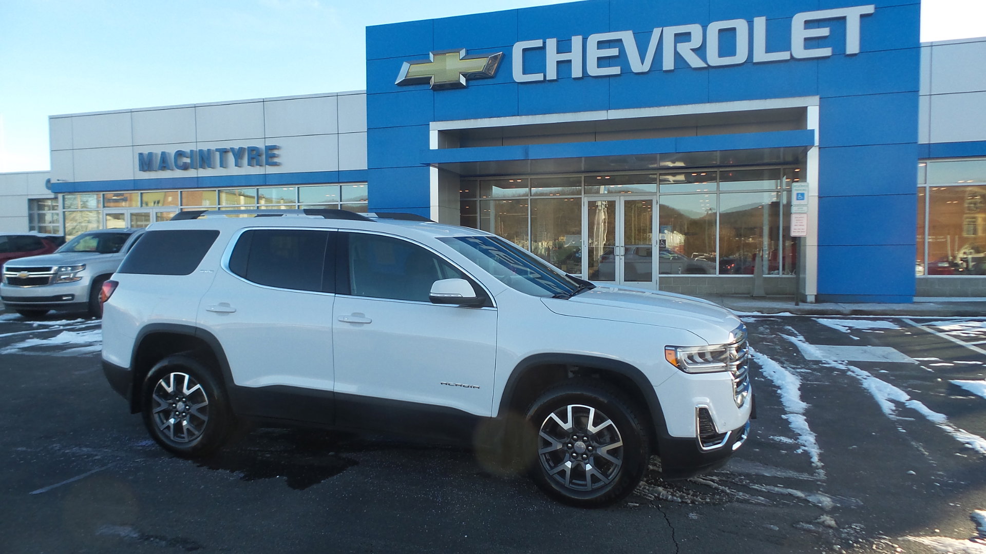 Used 2021 GMC Acadia SLE w/ Driver Convenience Package AWD/4WD image 1