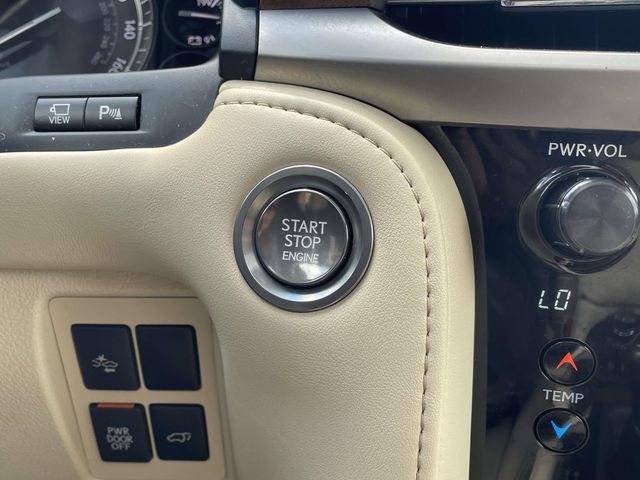 Used 2021 Lexus LX 570 4WD w/ Luxury Package image 33