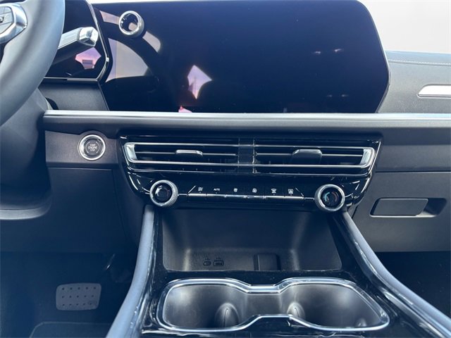 New 2025 Chevrolet Traverse LT w/ Enhanced Driving Package image 11