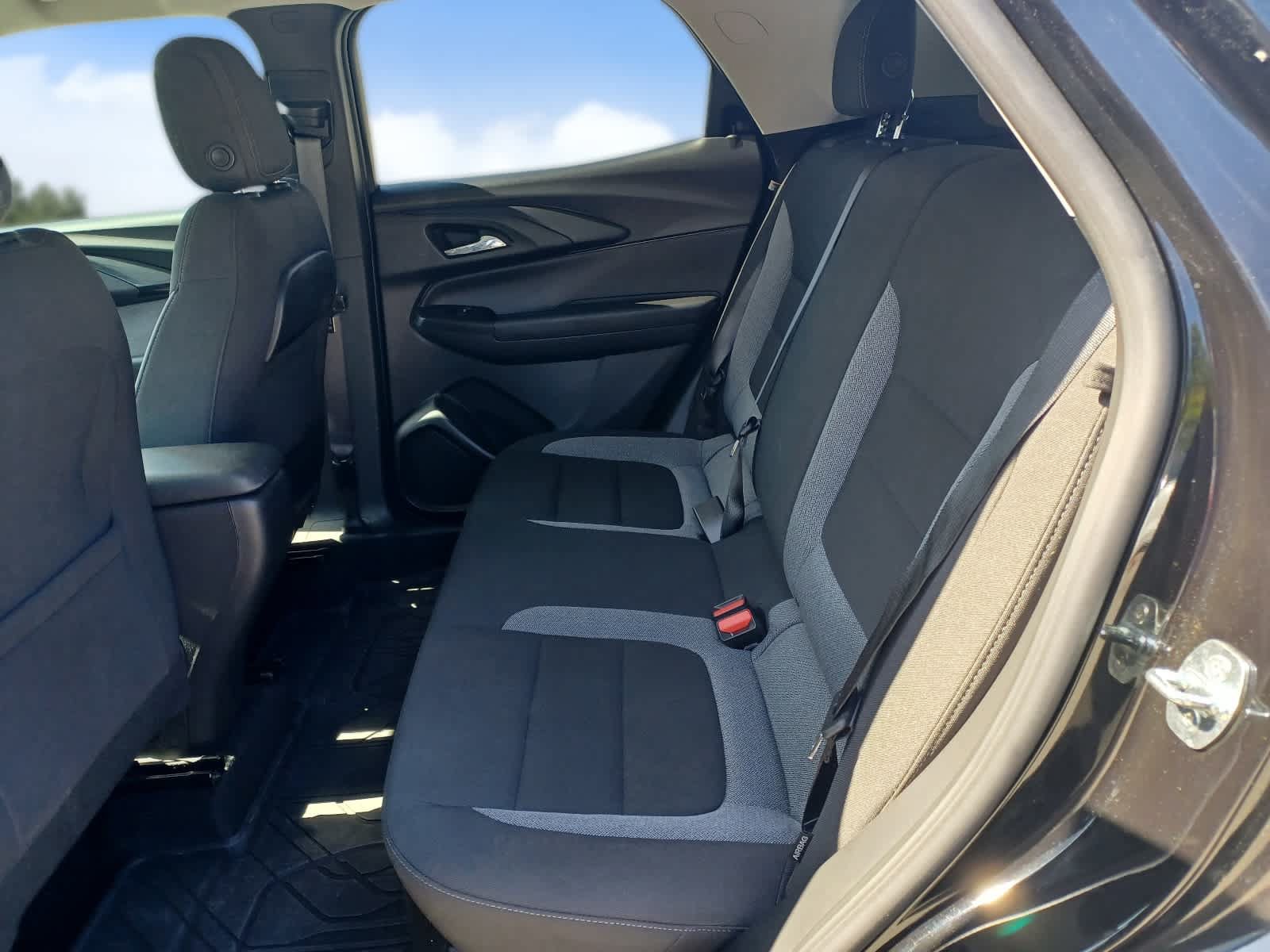 Used 2023 Chevrolet TrailBlazer LT FWD image 17