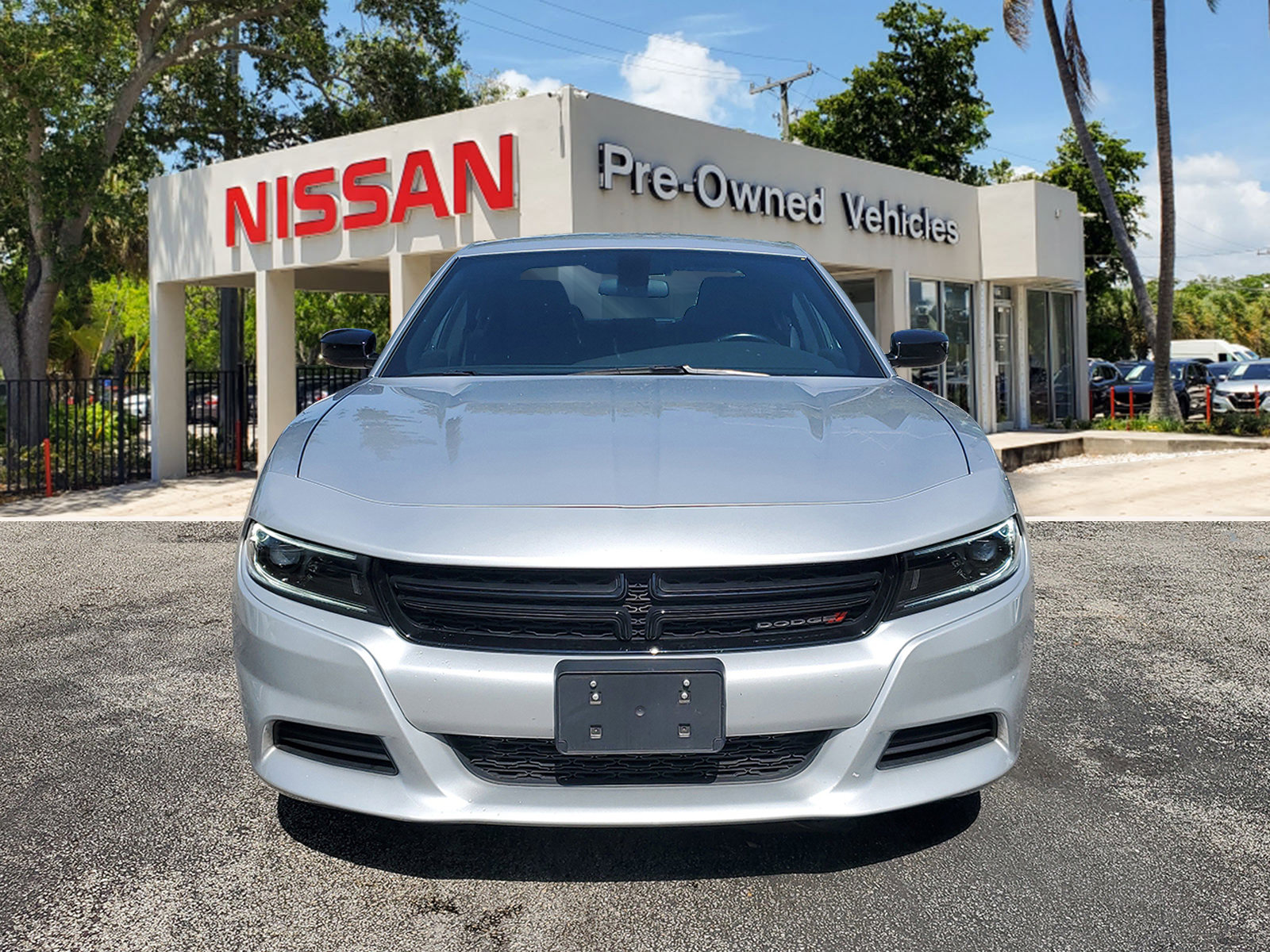 Used 2023 Dodge Charger SXT image 2
