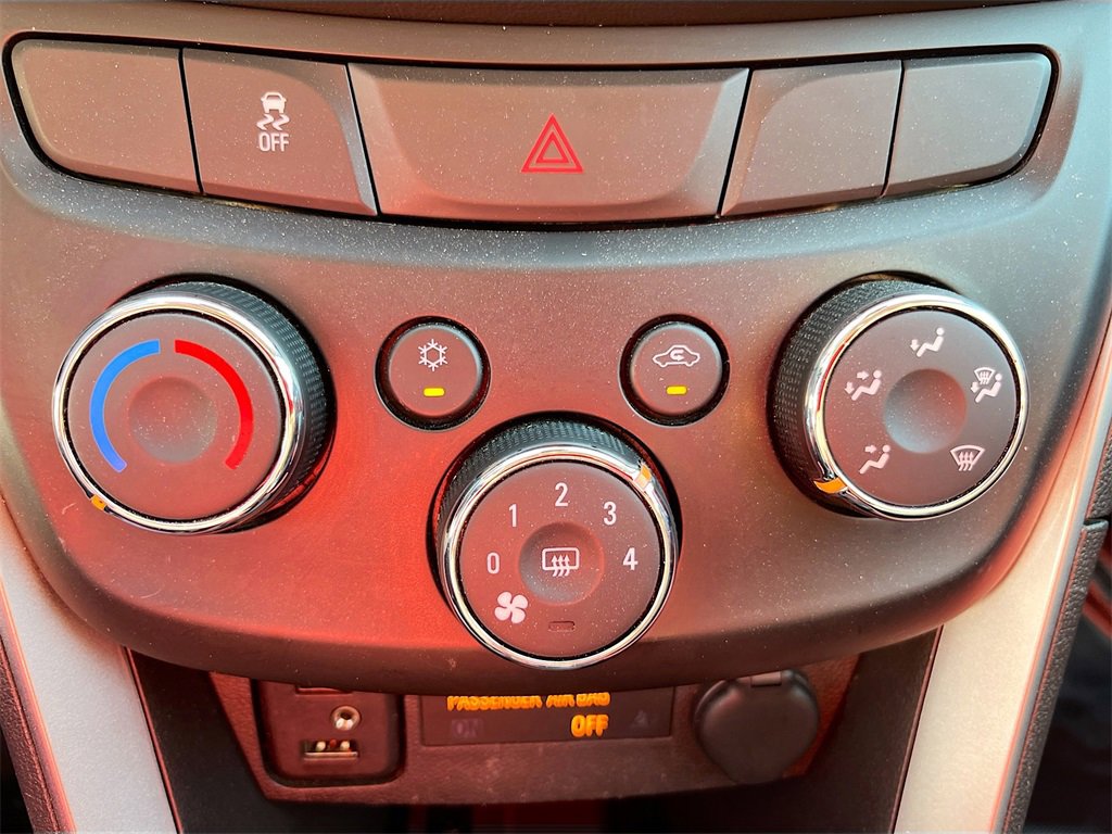 Used 2022 Chevrolet Trax LT w/ LT Convenience Package image 15