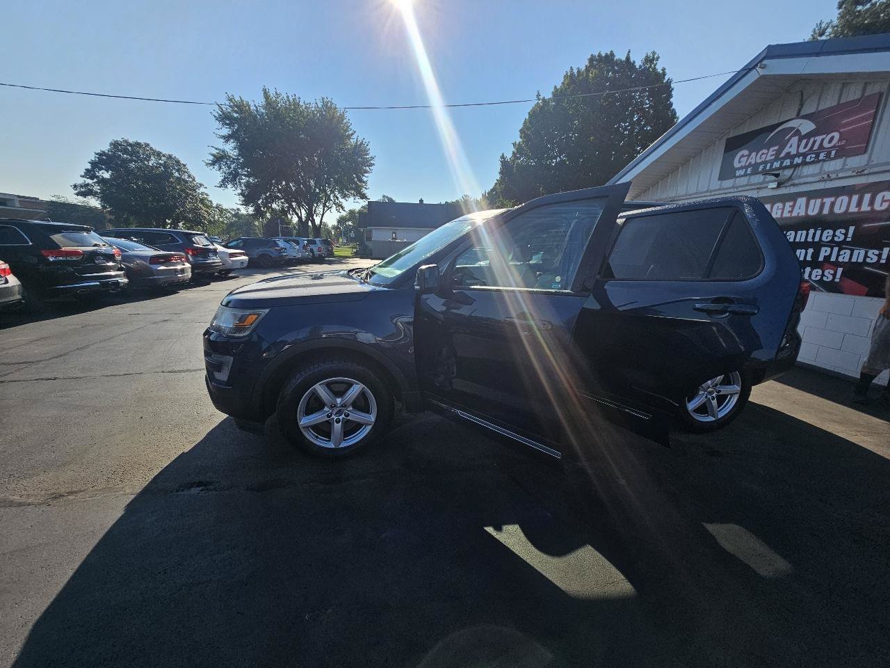 Used 2016 Ford Explorer XLT w/ Equipment Group 202A AWD/4WD image 24