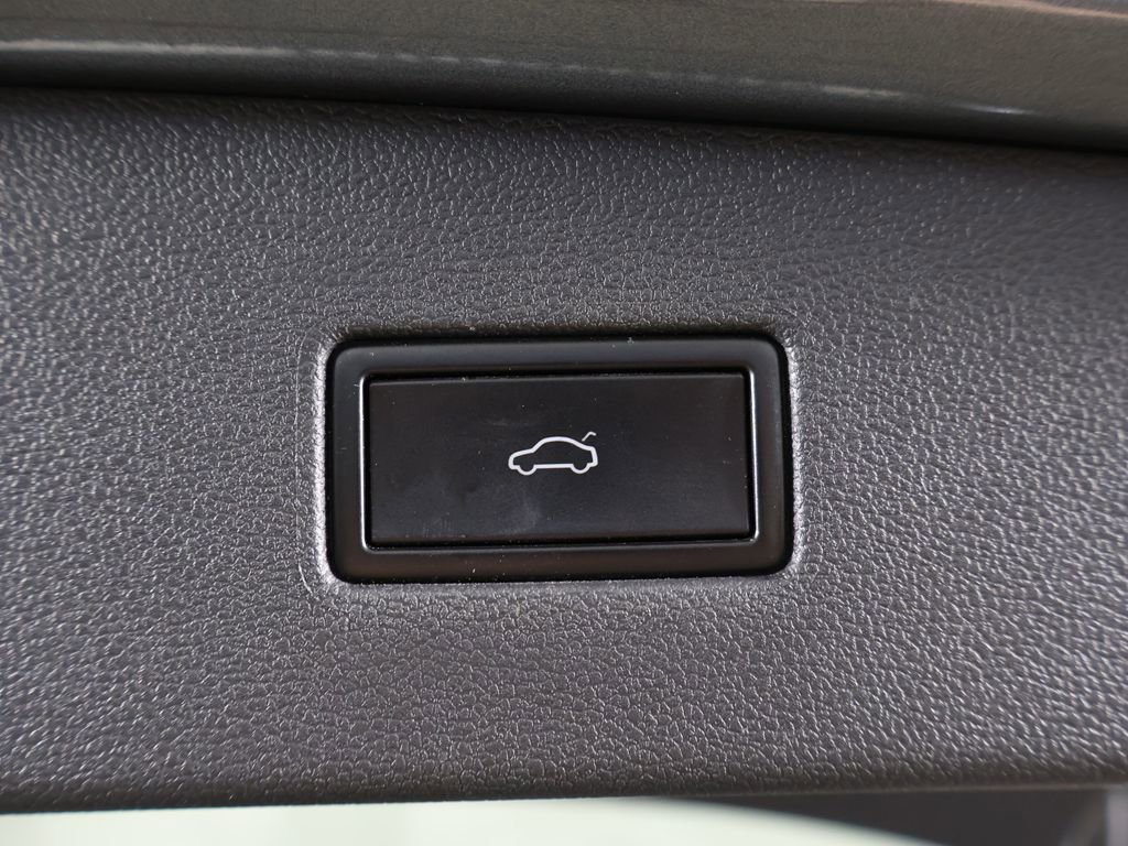 Used 2020 Volkswagen Tiguan SEL AWD/4WD image 22