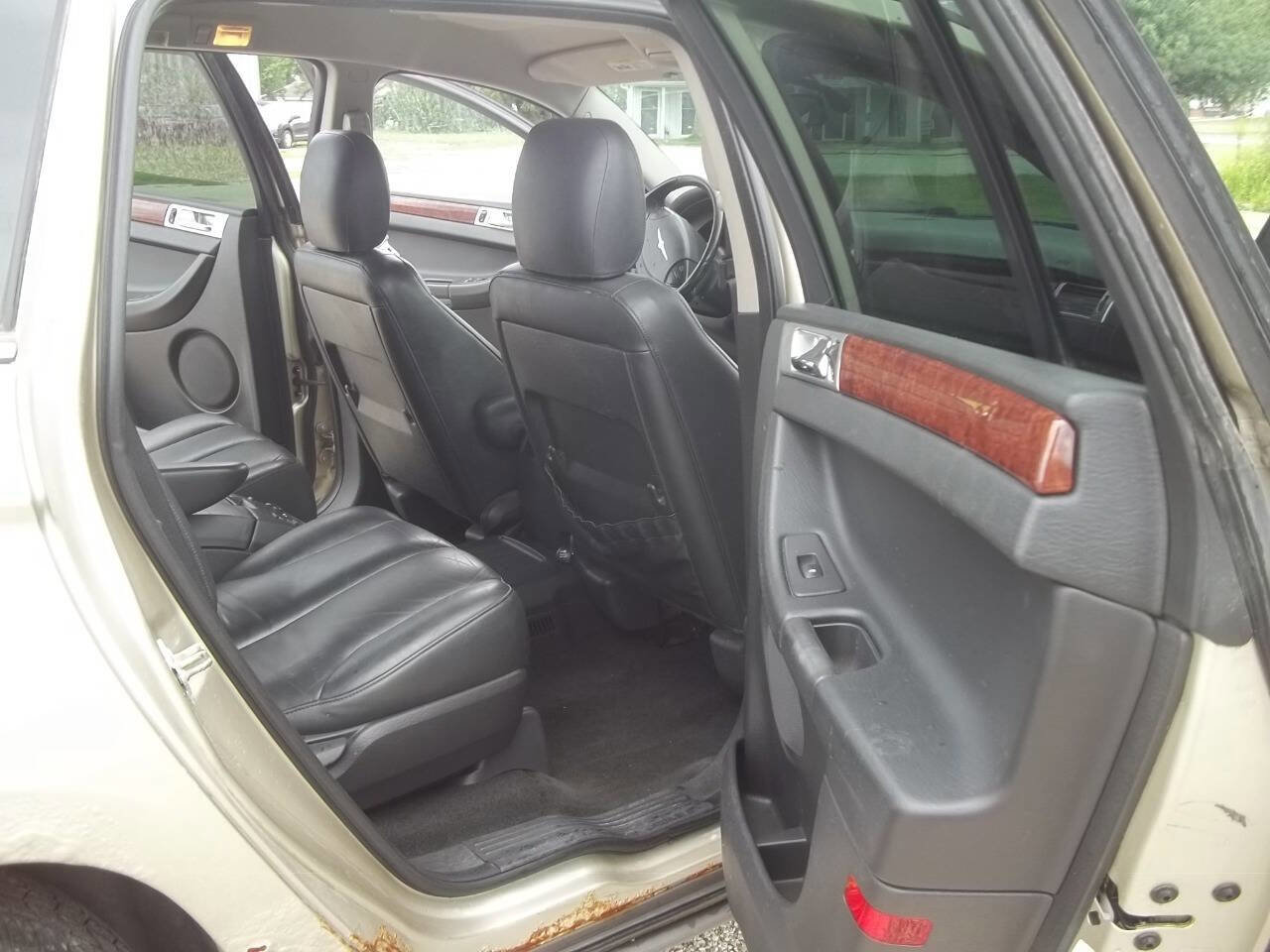Used 2005 Chrysler Pacifica Touring image 11