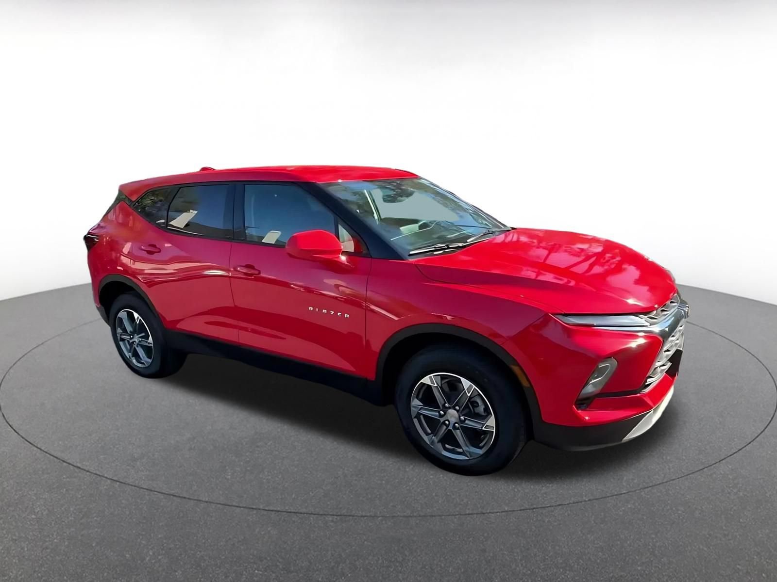 Used 2026 Chevrolet Blazer LT FWD image 2