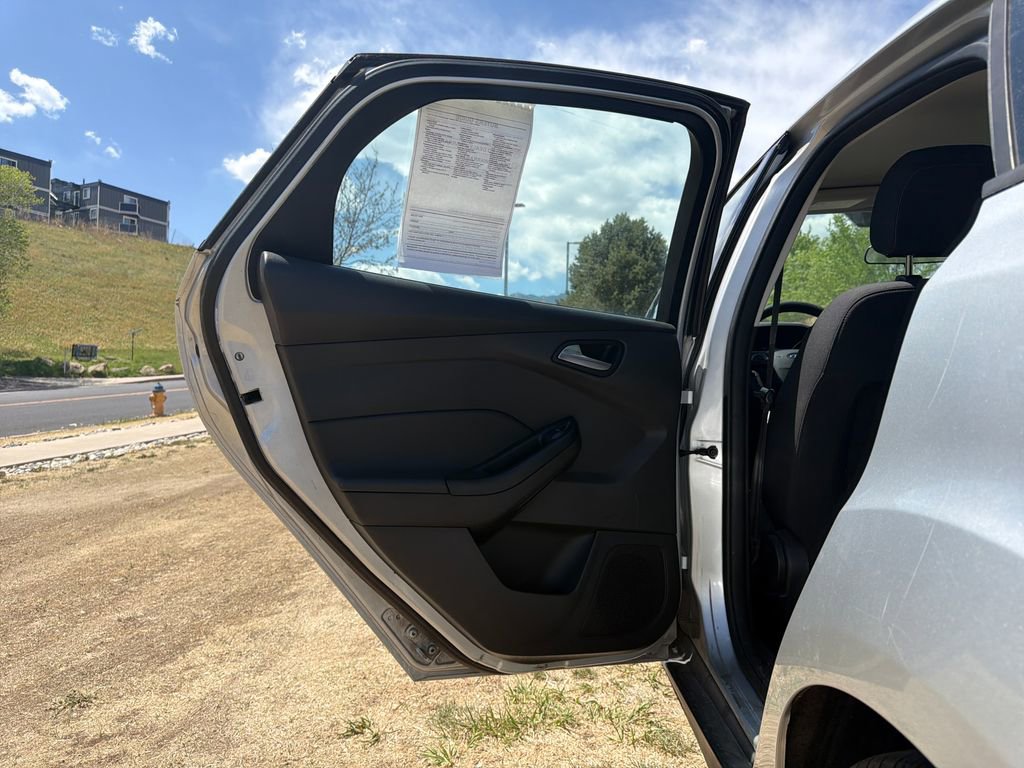 Used 2018 Ford Focus SE FWD image 18