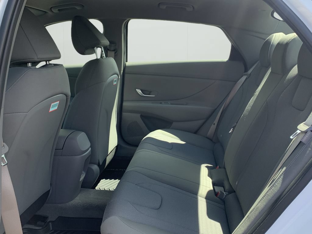 Certified 2026 Hyundai Elantra SE FWD image 17