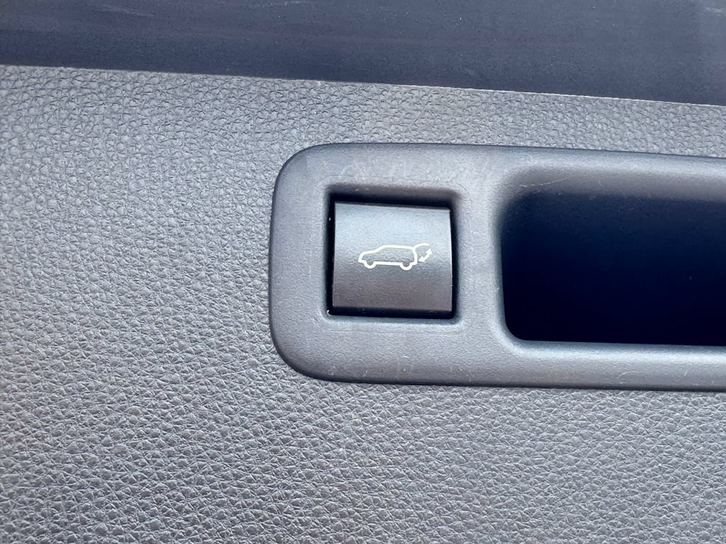 Used 2021 Toyota Highlander XLE AWD/4WD image 20