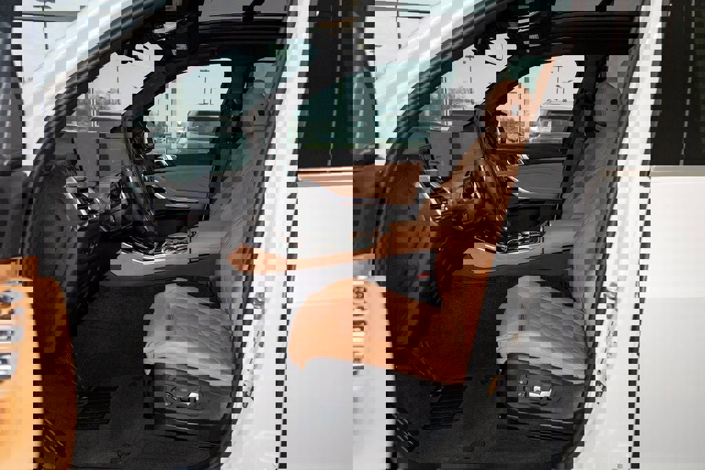 New 2026 BMW X5 xDrive50e w/ Premium Package image 19