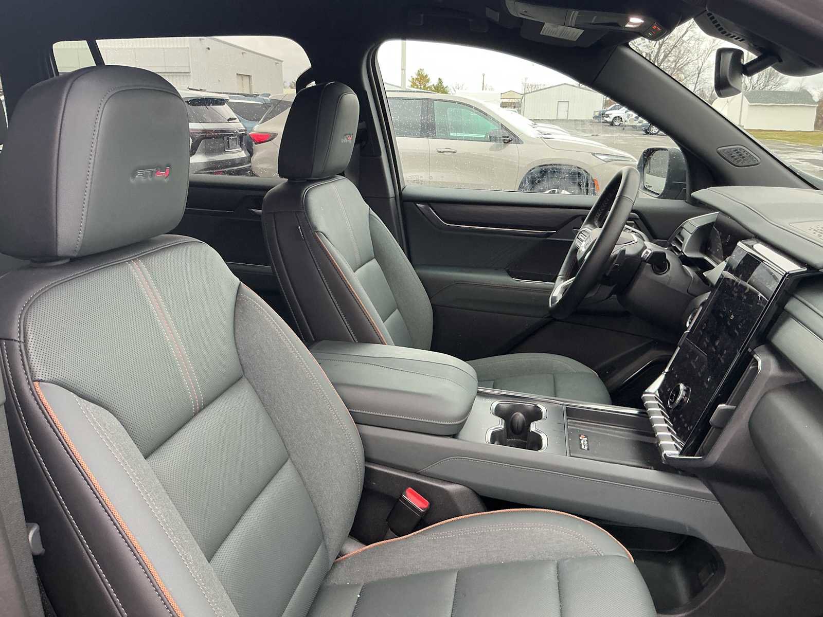 Used 2024 GMC Acadia AT4 w/ Luxury Package image 28