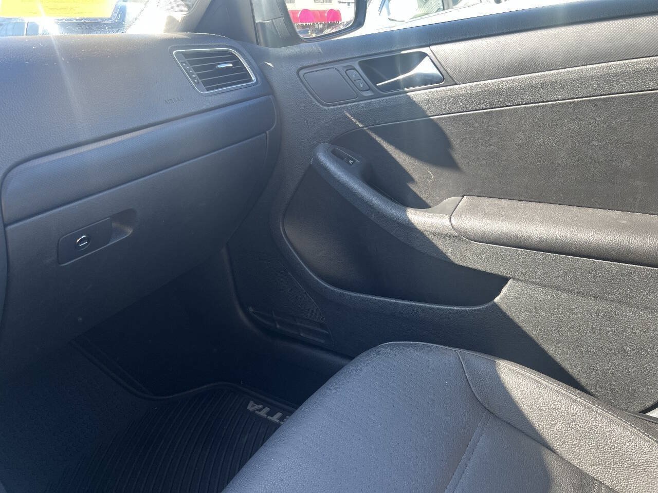 Used 2012 Volkswagen Jetta SE FWD image 15