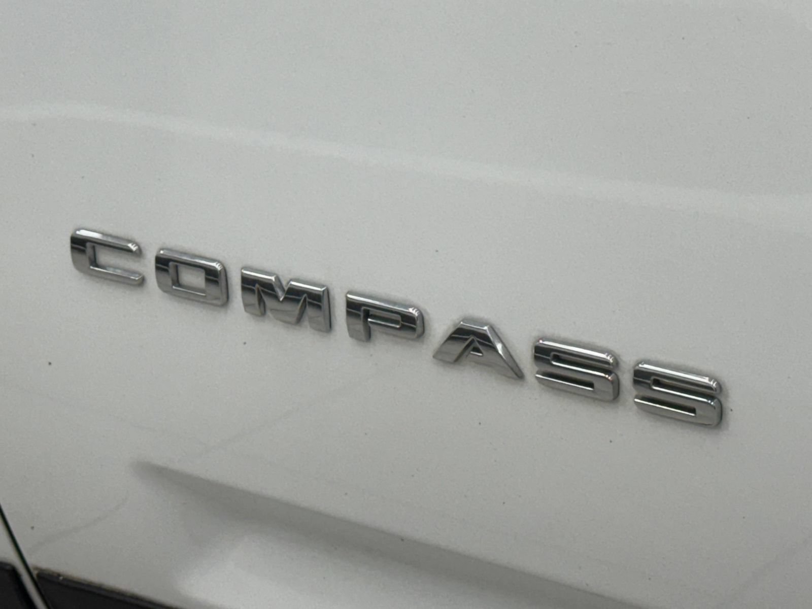 Used 2015 Jeep Compass Latitude AWD/4WD image 15