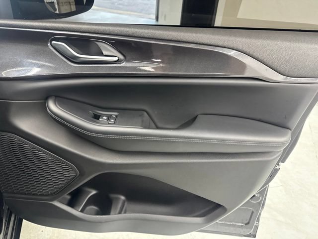 Used 2023 Jeep Grand Cherokee Altitude AWD/4WD image 27