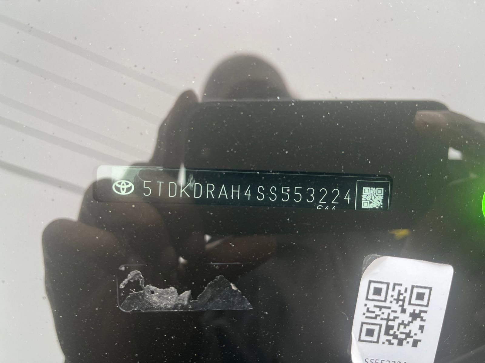 Used 2025 Toyota Highlander LE FWD image 31
