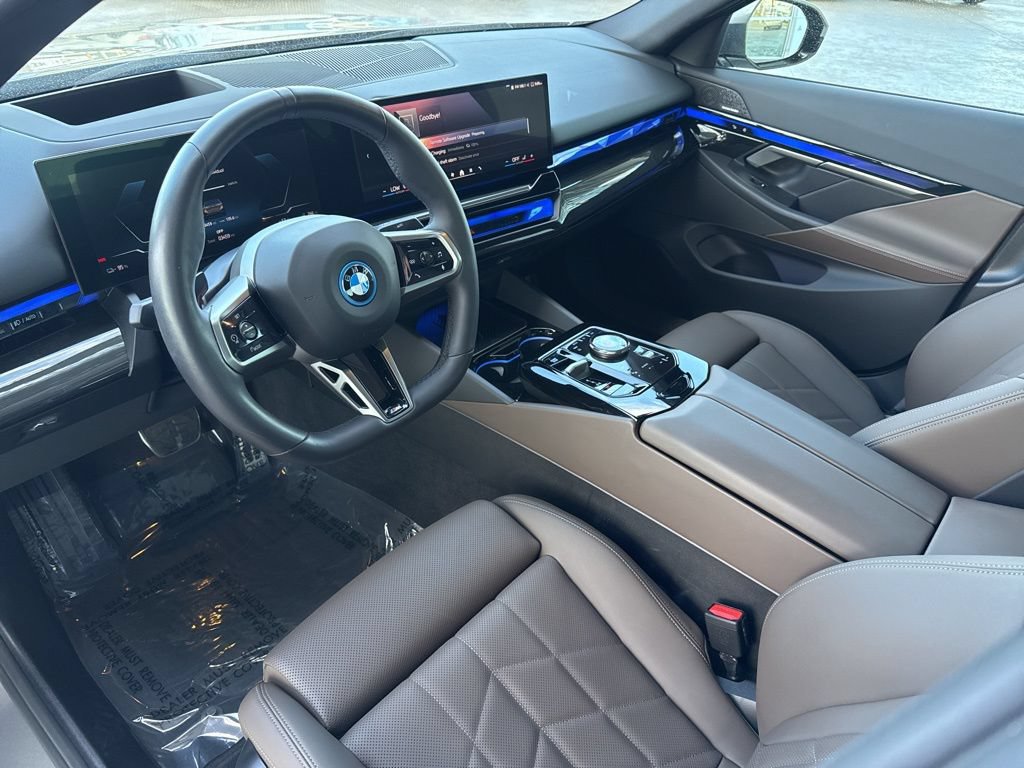Used 2025 BMW i5 eDrive40i w/ M Sport Package RWD image 9