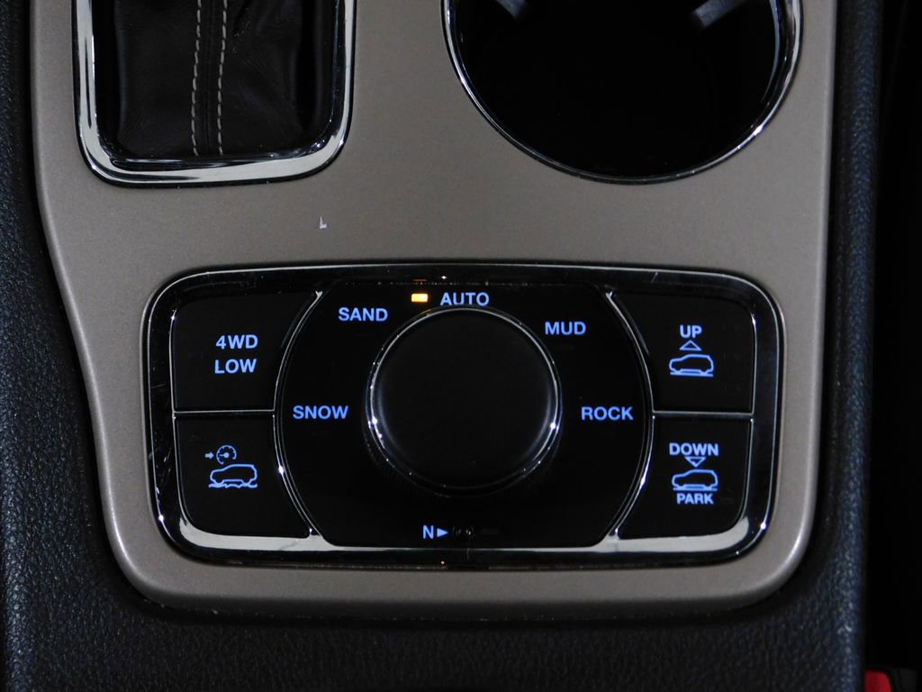 Used 2017 Jeep Grand Cherokee Overland AWD/4WD image 74