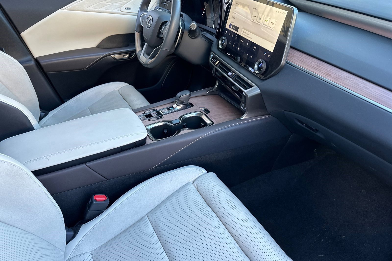 Certified 2024 Lexus RX 350 w/ Luxury Package image 31