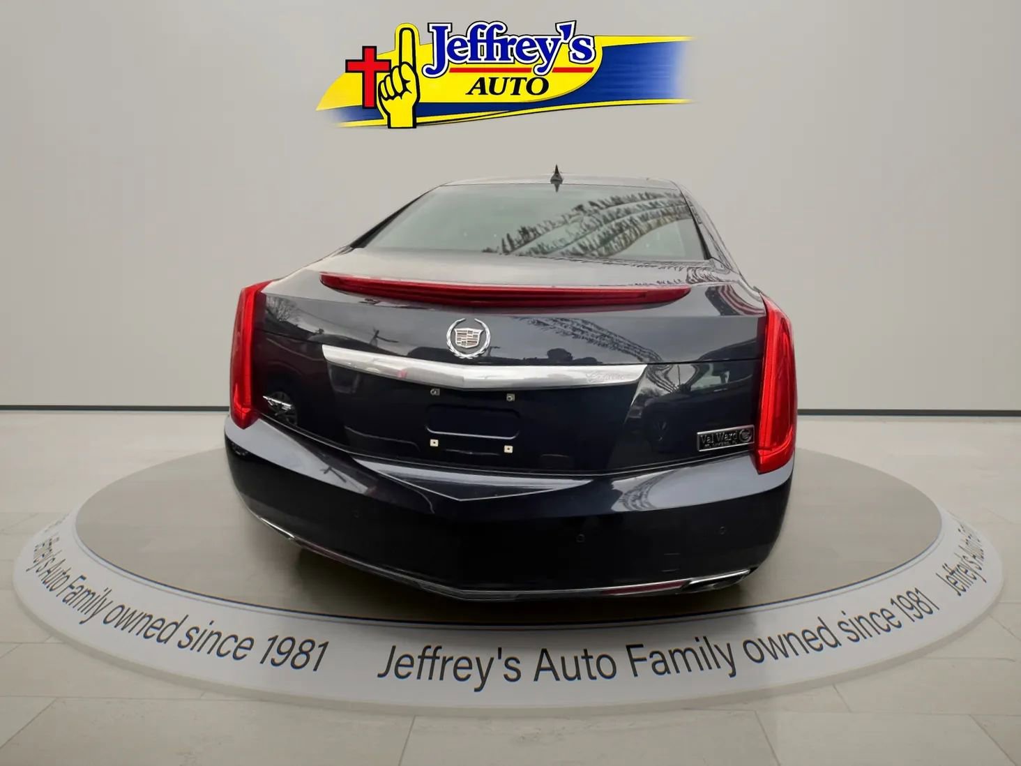 Used 2013 Cadillac XTS Luxury w/ Driver Awareness Package FWD image 6