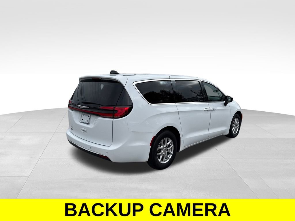 Used 2024 Chrysler Pacifica Touring-L FWD image 6