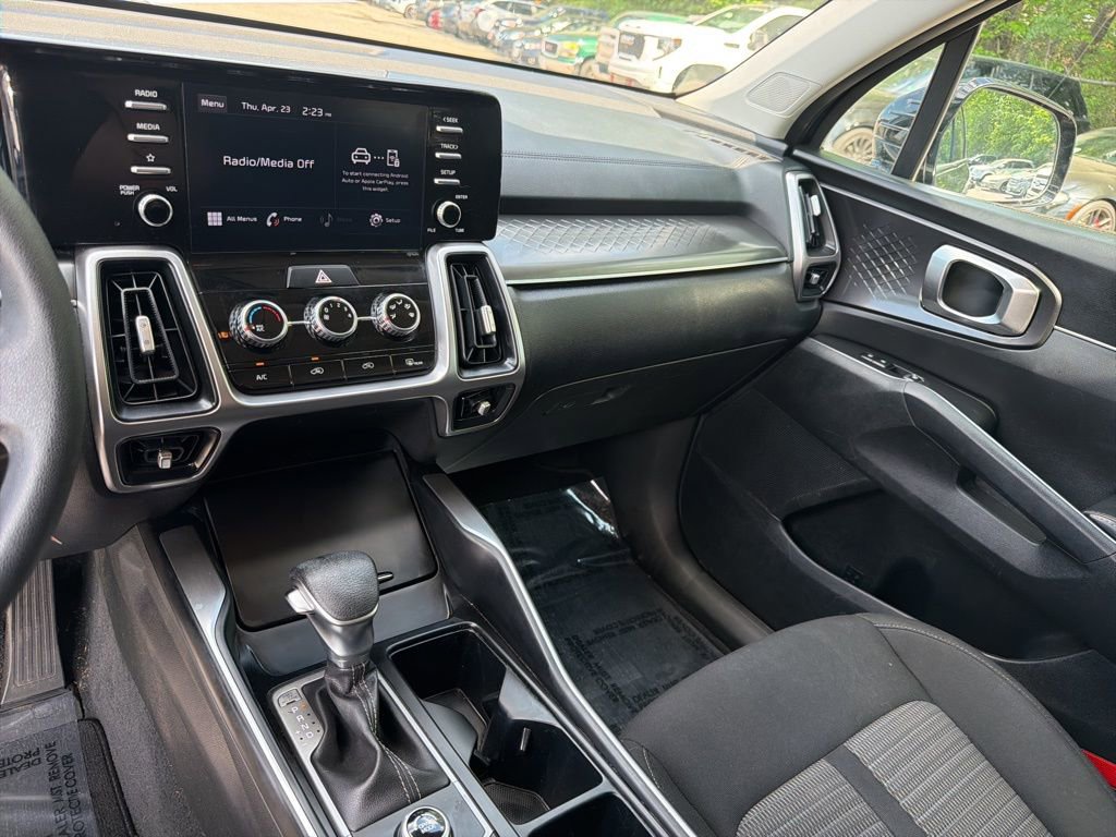 Used 2021 Kia Sorento LX FWD image 16
