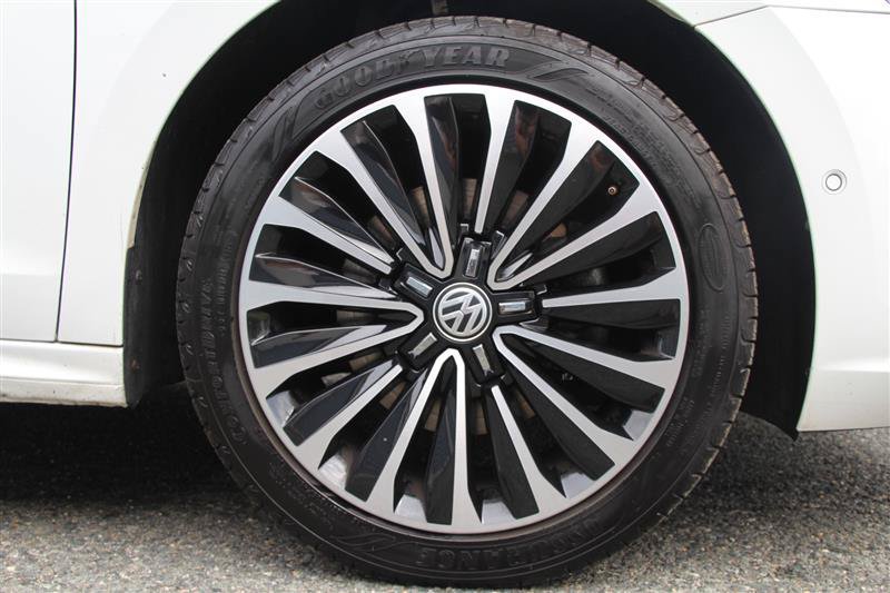 Used 2022 Volkswagen Passat 2.0T FWD image 14