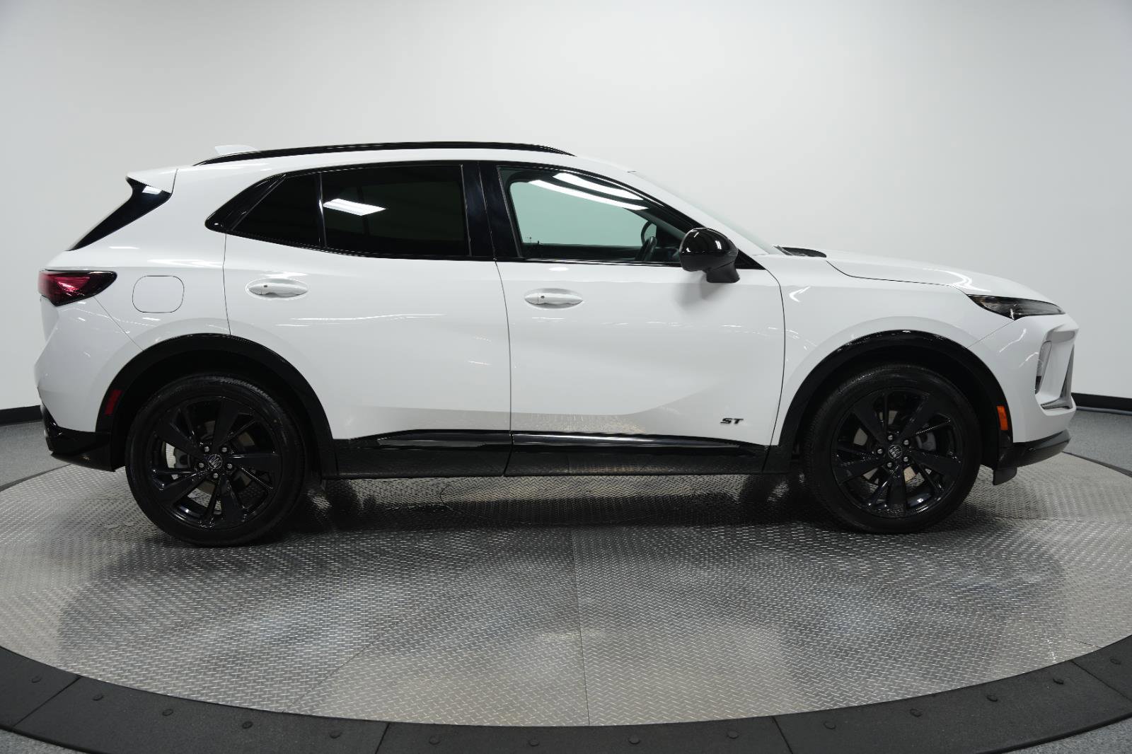 Used 2025 Buick Envision Sport Touring image 9