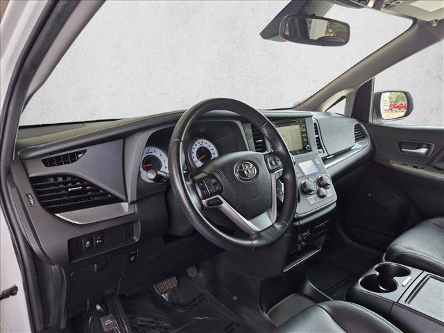 Used 2020 Toyota Sienna SE w/ SE Preferred Package FWD image 11