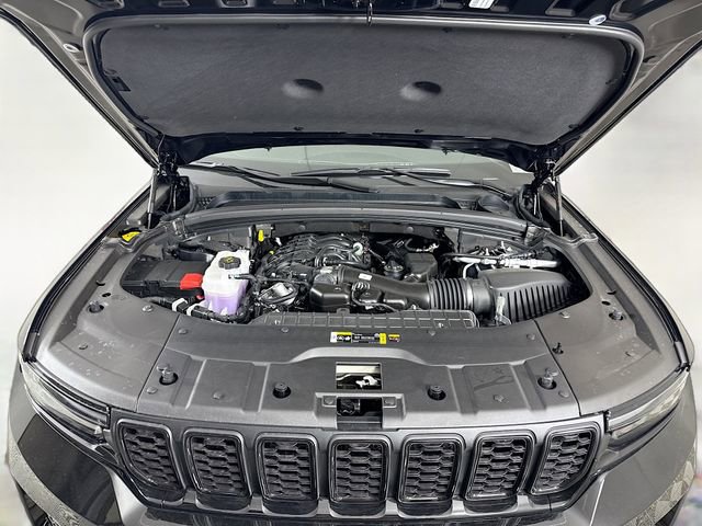 New 2025 Jeep Grand Cherokee Limited w/ Black Appearance Package image 31