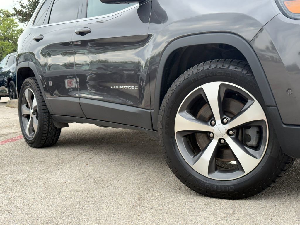 Used 2021 Jeep Cherokee Limited w/ Elite Package AWD/4WD image 2