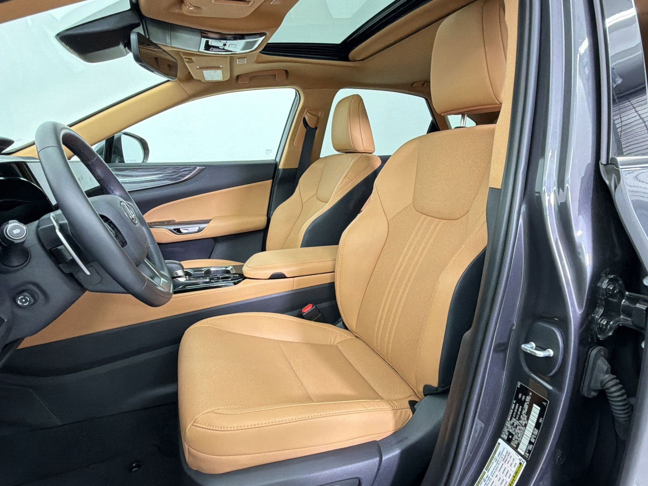 Used 2025 Lexus NX 250 FWD w/ Accessory Package (Z2) image 5