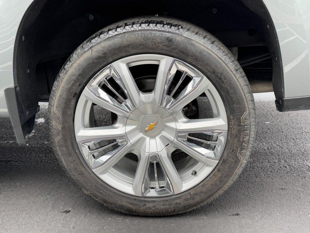 Used 2025 Chevrolet Silverado 1500 High Country w/ Technology Package AWD/4WD image 11