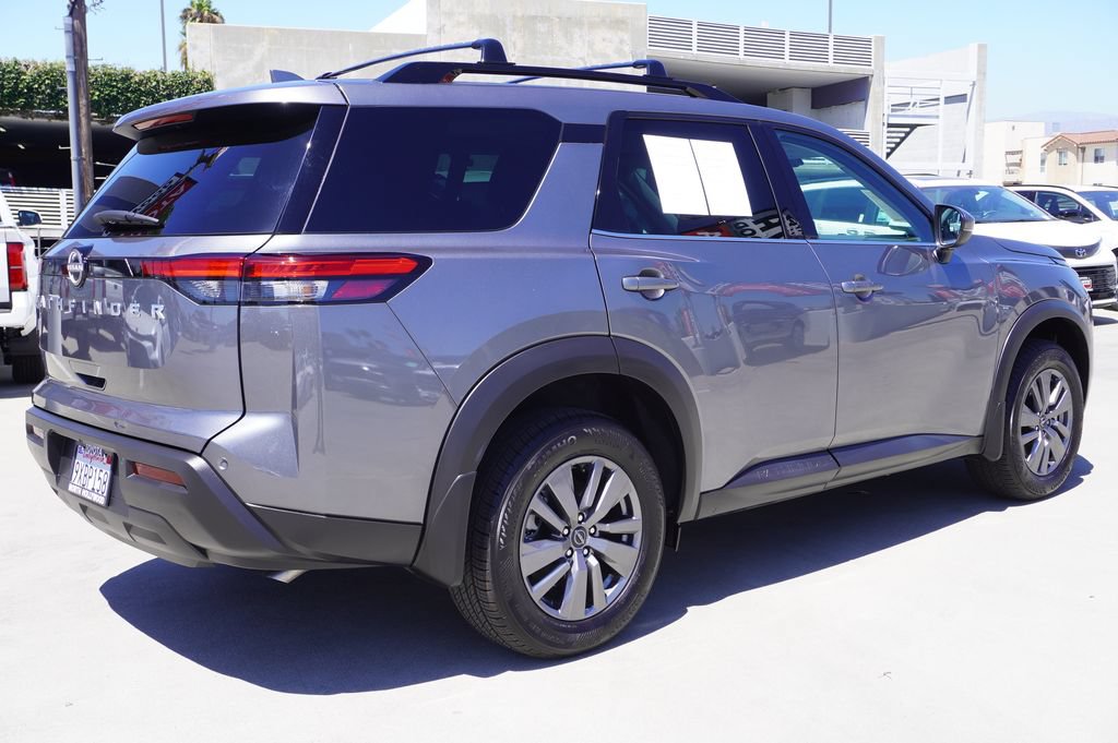 Used 2025 Nissan Pathfinder SV FWD image 7