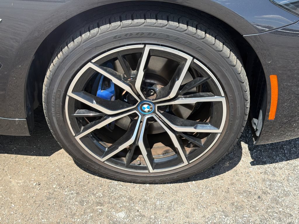 Used 2023 BMW 530e xDrive w/ Premium Package AWD/4WD image 13