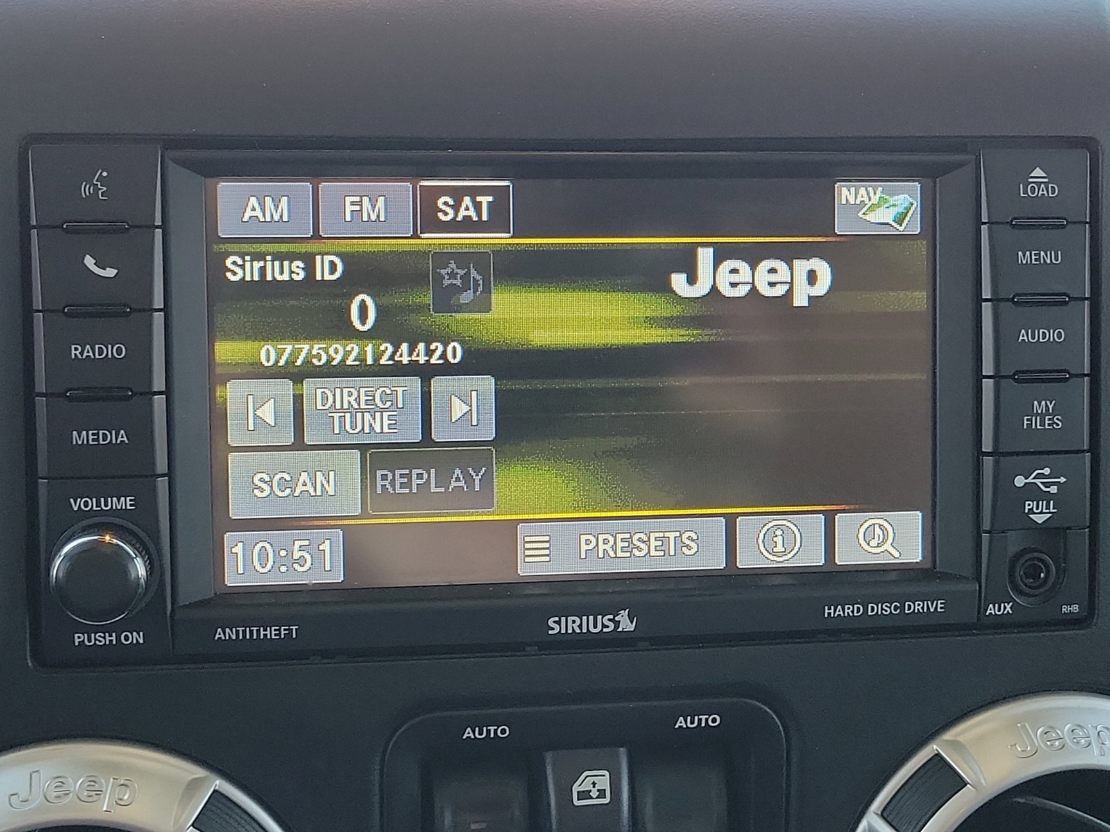 Used 2017 Jeep Wrangler Unlimited Rubicon w/ Connectivity Group AWD/4WD image 14