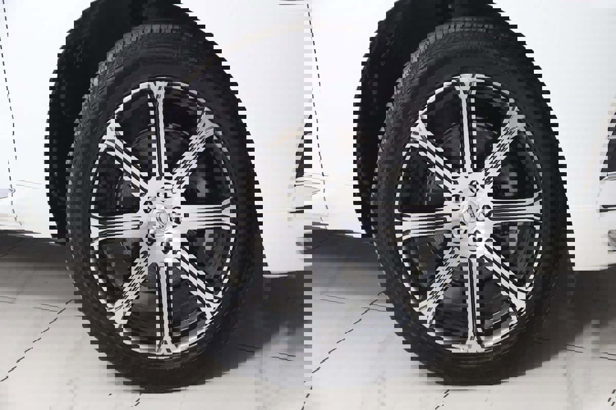 Used 2021 Volvo XC60 T5 Inscription w/ Protection Package Premier image 16