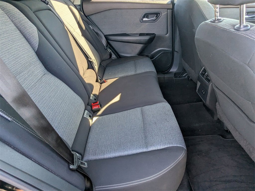 Used 2023 Nissan Rogue SV image 18