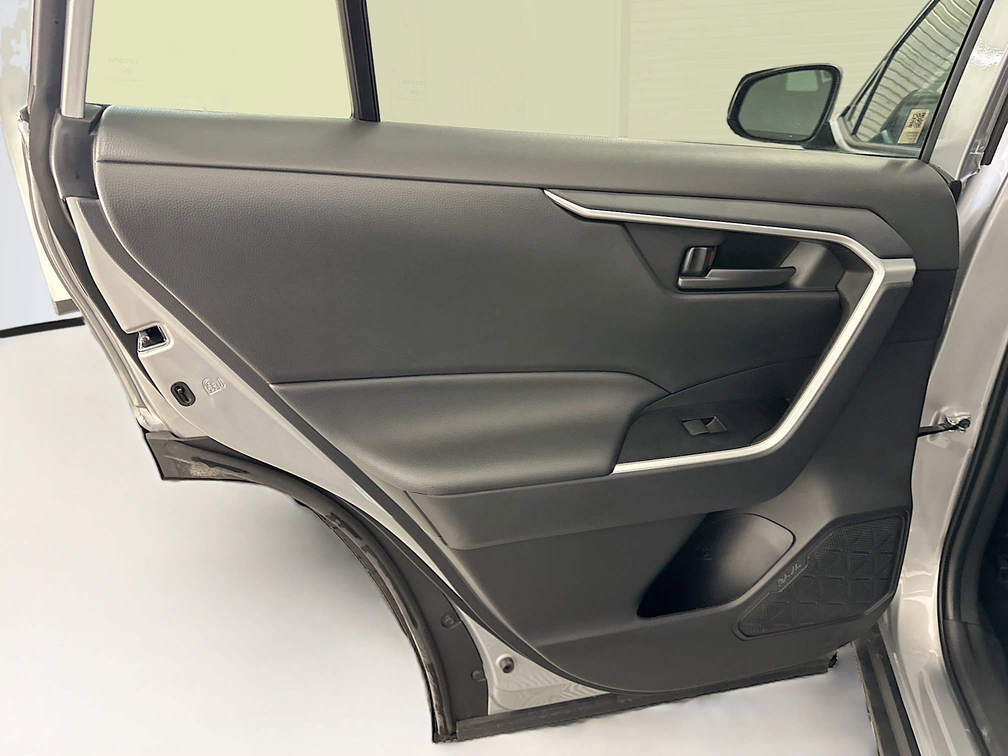 Used 2025 Toyota RAV4 LE image 27