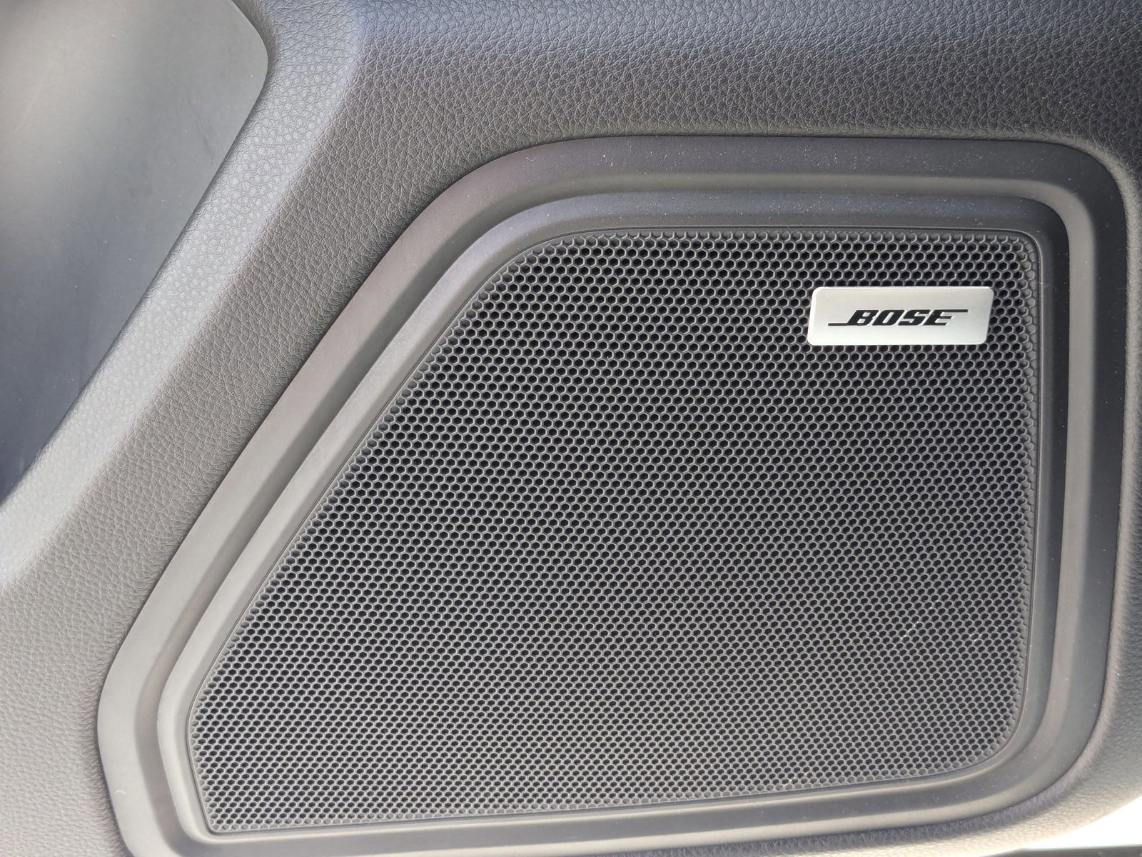 New 2025 Porsche Macan Electric image 13