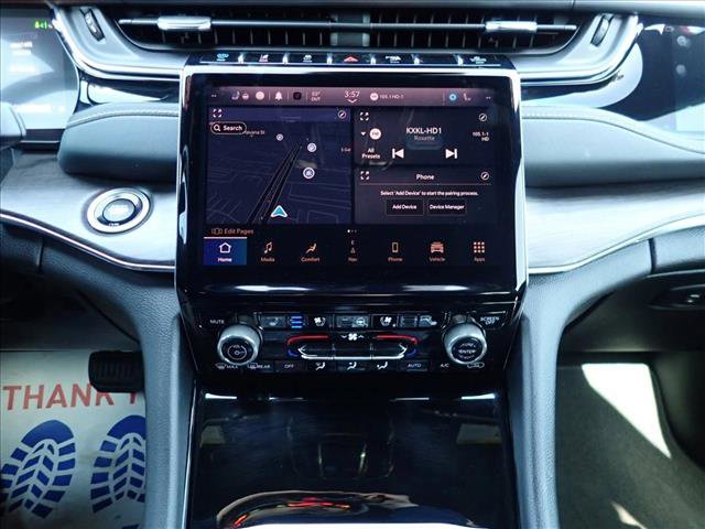 Used 2023 Jeep Grand Cherokee Overland w/ Advanced Protech Group III AWD/4WD image 18