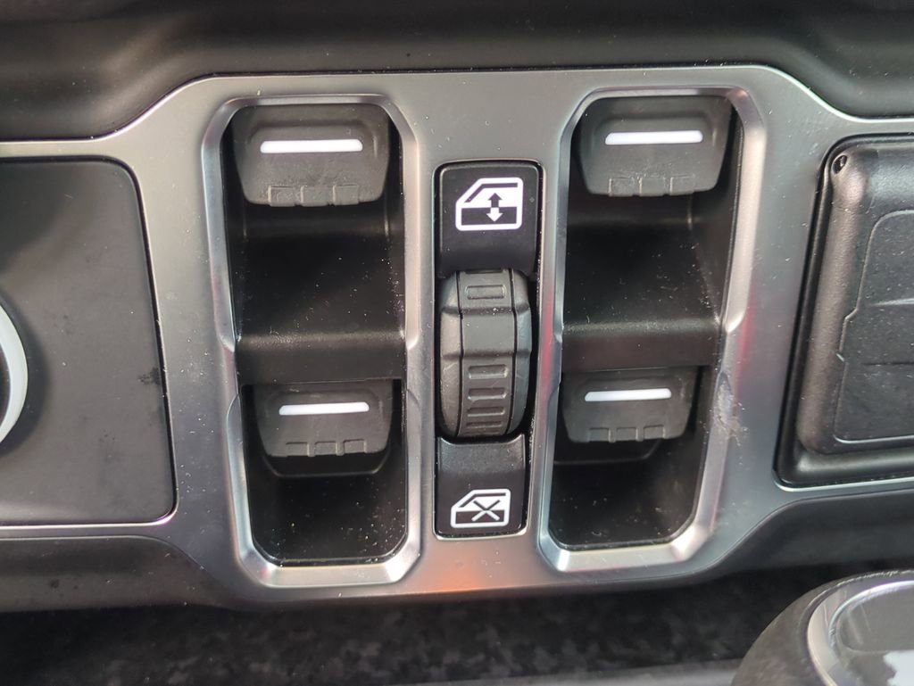 Used 2025 Jeep Wrangler Sahara 4xe image 28