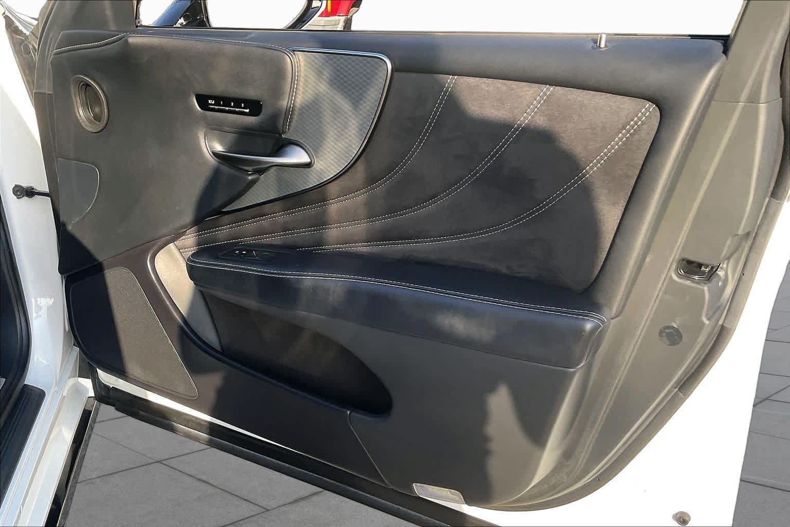 Used 2018 Lexus LS 500 F Sport w/ Accessory Package (Z2) AWD/4WD image 23