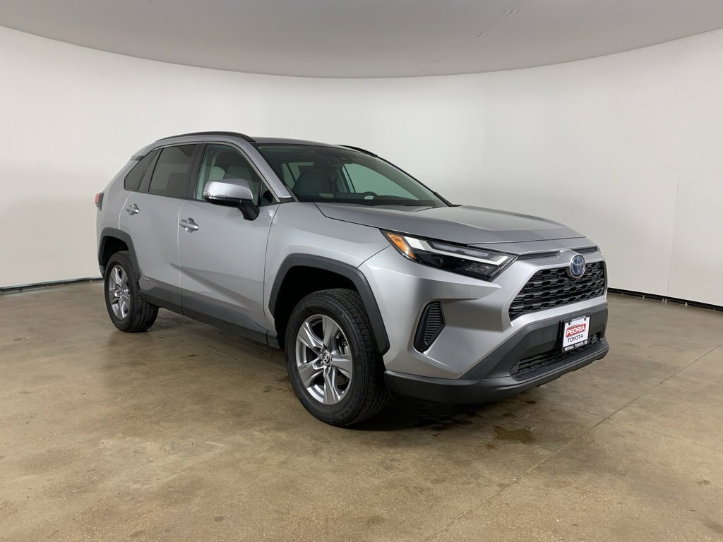 Used 2022 Toyota RAV4 XLE w/ Convenience Package image 5