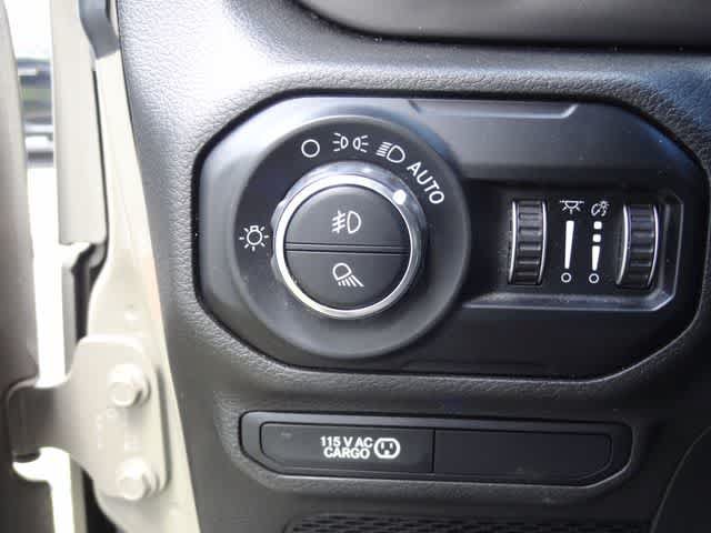 Used 2020 Jeep Gladiator Rubicon w/ Dual Top Group AWD/4WD image 17