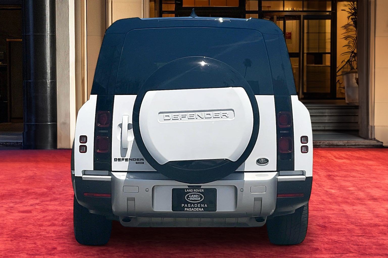 Used 2023 Land Rover Defender 130 SE AWD/4WD image 4