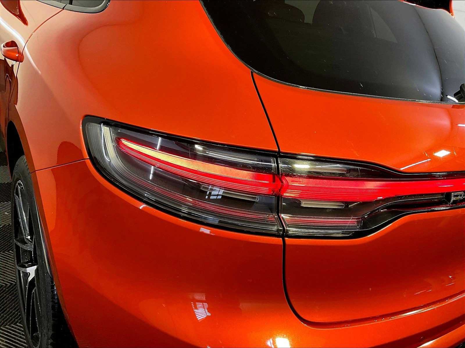 Certified 2024 Porsche Macan AWD/4WD image 30