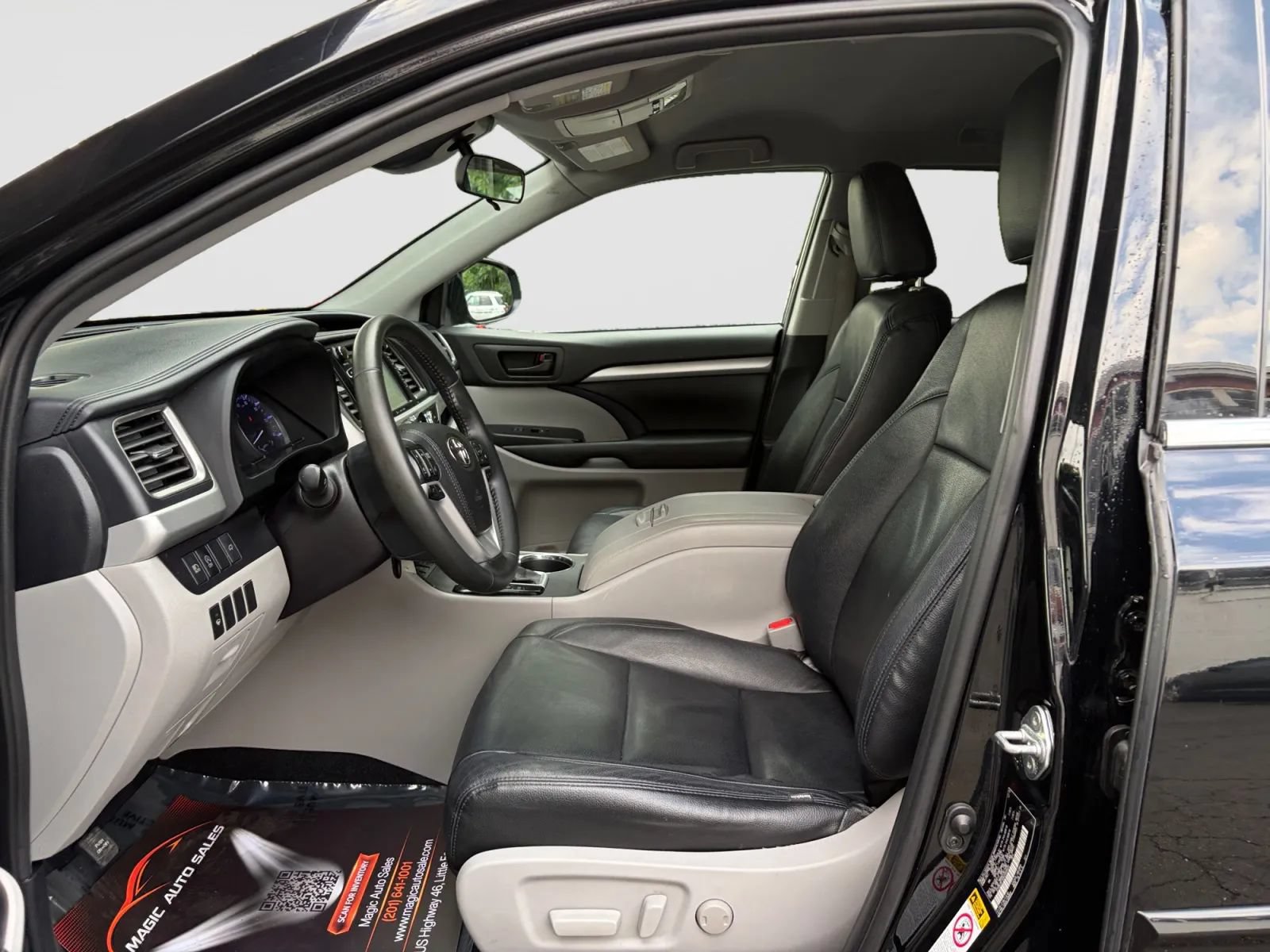 Used 2019 Toyota Highlander Plus w/ Protection Package #3 AWD/4WD image 12